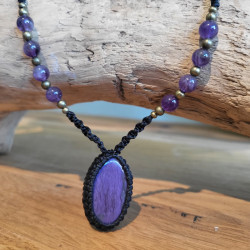 Makramee Halskette mit Charoit & Amethyst