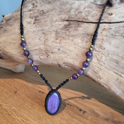 Makramee Halskette mit Charoit & Amethyst
